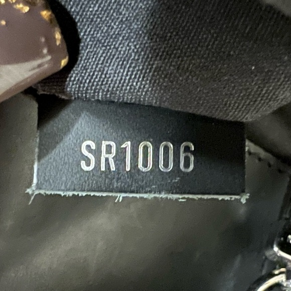 Authentic Louis Vuitton Epi Passy GM - Picture 5 of 5